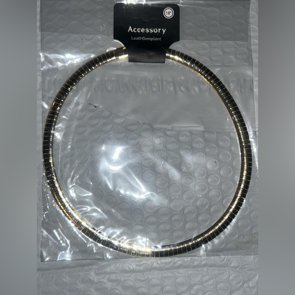 18” Gold tone choker necklace.